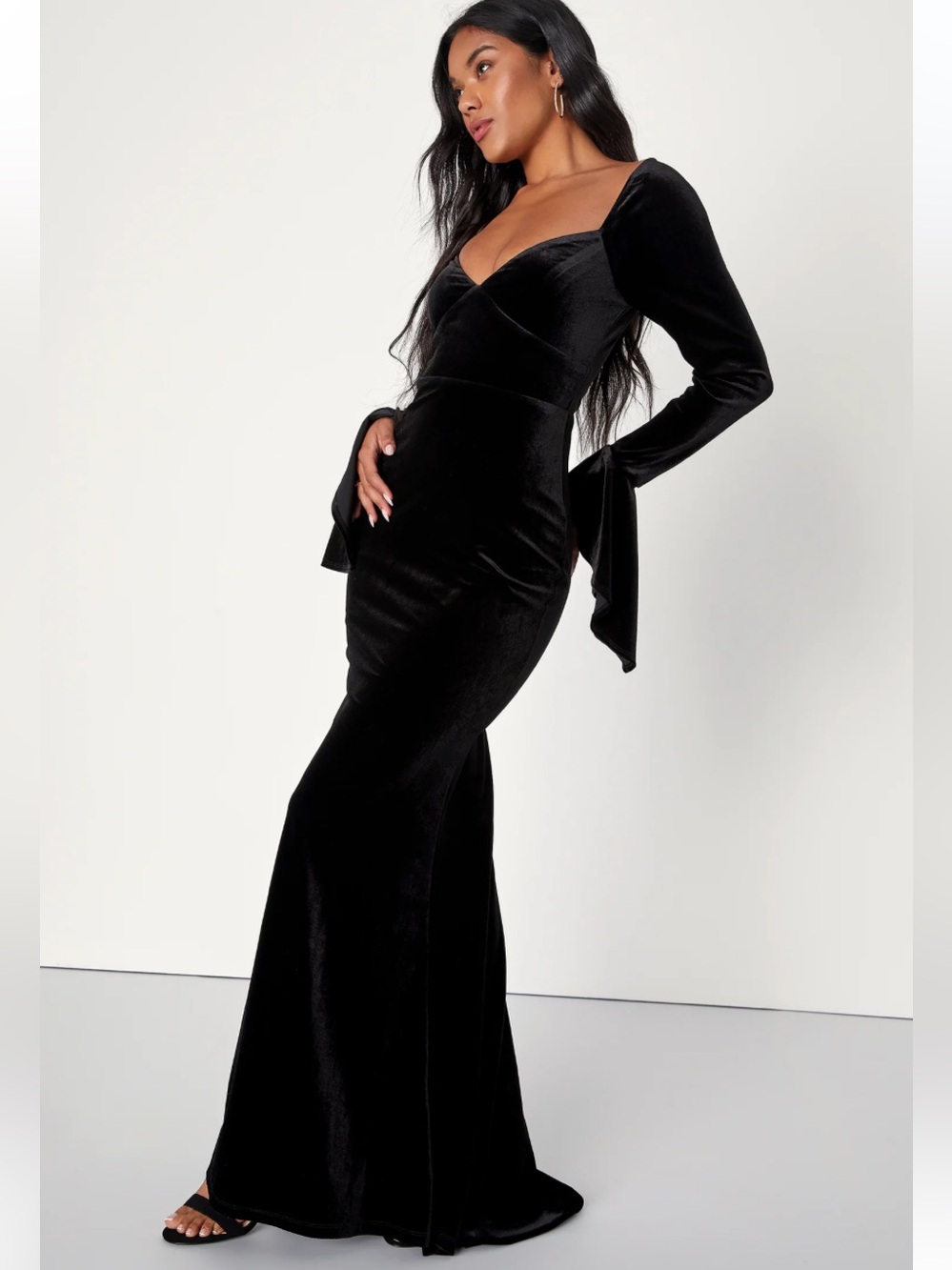 29. Dramatic Instincts Black Velvet Bell
Sleeve Mermaid Maxi Dress size L - Picture 5 of 11